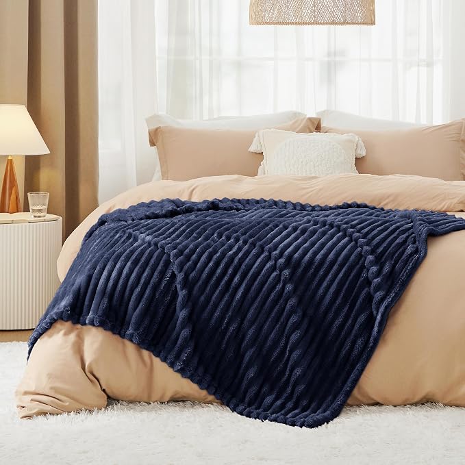Bedsure Soft Navy Blue Throw Blanket - Image 7