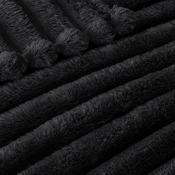 Exclusivo Mezcla Striped Queen Size Fleece Blanket - Image 4