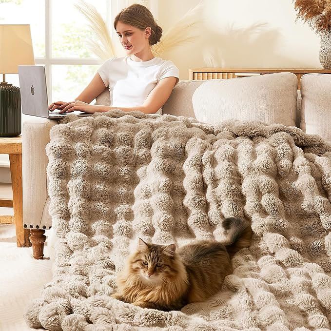 L'AGRATY Faux Rabbit Fur Throw Blanket by LAGRATY