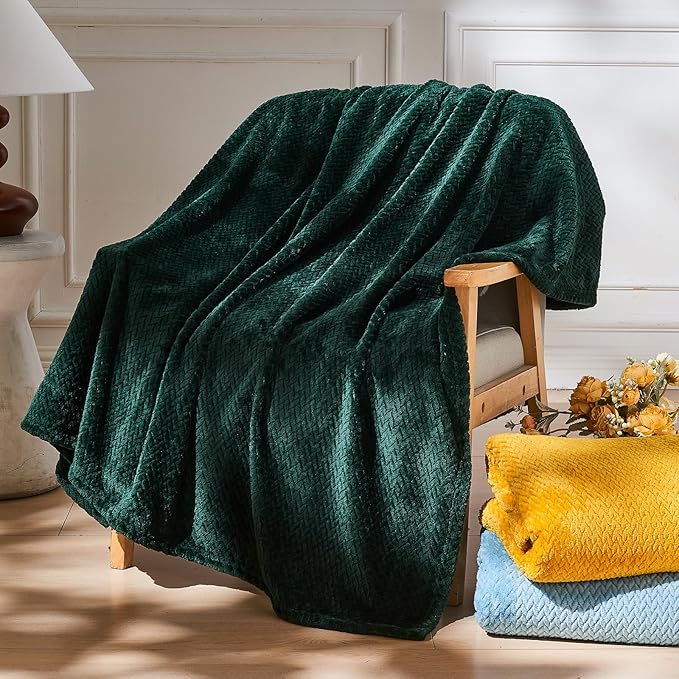 NEWCOSPLAY Super Soft King Blanket Forest Green Premium Silky Flannel Fleece Leaves Pattern Lightweight Bed Blanket All Season Use (Forest Green, King(90"x110"))