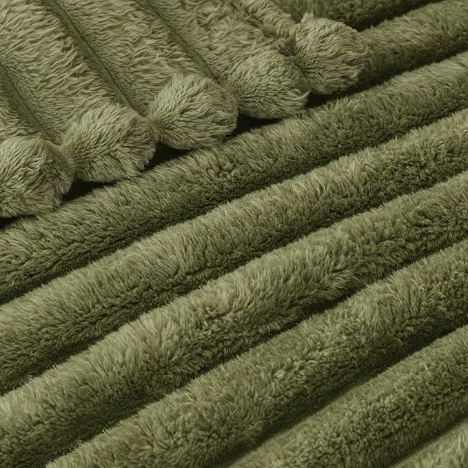 Exclusivo Mezcla Striped California King Size Fleece Blanket - Image 4