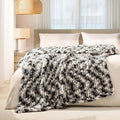 L'AGRATY Chunky Knit Throw Blanket by LAGRATY