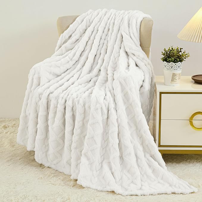 Aganear Fleece Throw Blanket for Bed Couch 90"x108" White | Lightweight Fuzzy - Image 3