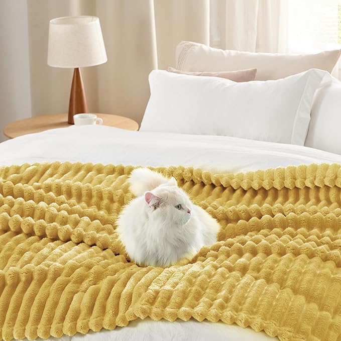 Bedsure Soft Full Size Fleece Blankets - Image 5