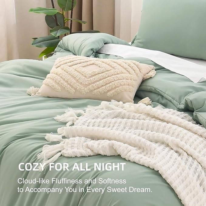 Litanika Oversized King Comforter Set 128x120, 3 Pieces Alaskan King Super King Plus Sage Green Lightweight Solid Bedding Set, All Season Fluffy Bed Set Quilt Blanket