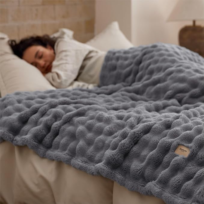 Bedsure Grey Twin XL Blankets for Bed - Image 4