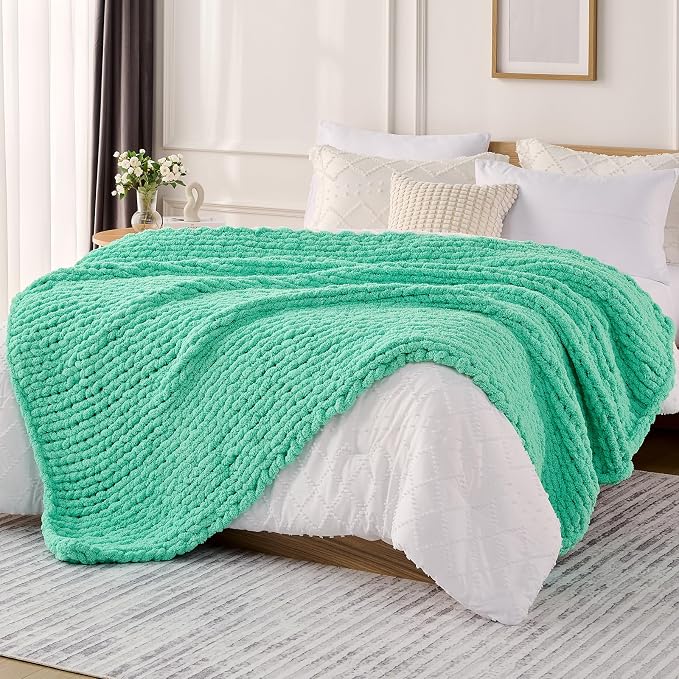 L'AGRATY Chunky Knit Throw Blanket by LAGRATY