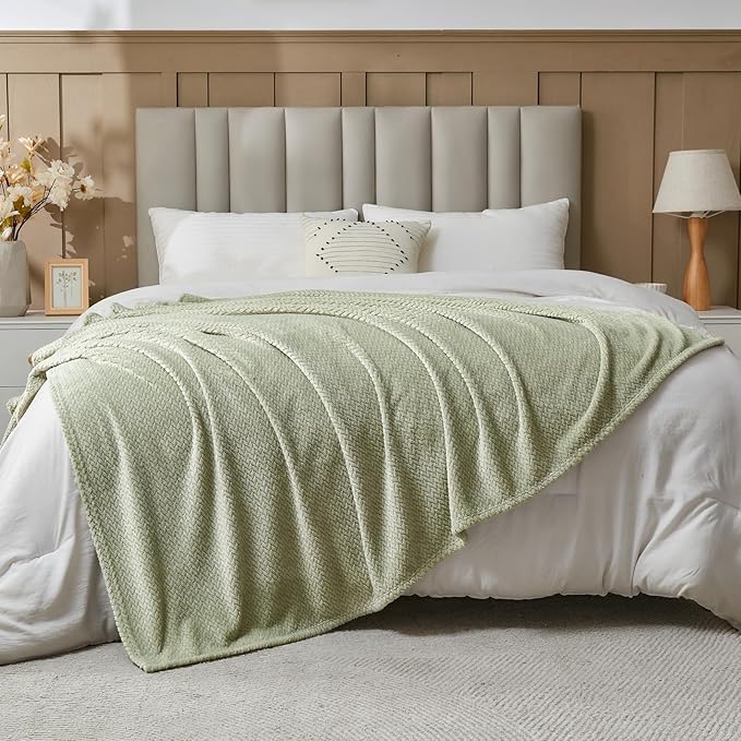 NEWCOSPLAY Super Soft Twin Blanket Sage Green Premium Silky Flannel Fleece Leaves Pattern Lightweight Bed Blanket All Season Use (Sage Green, Twin(60"x80"))