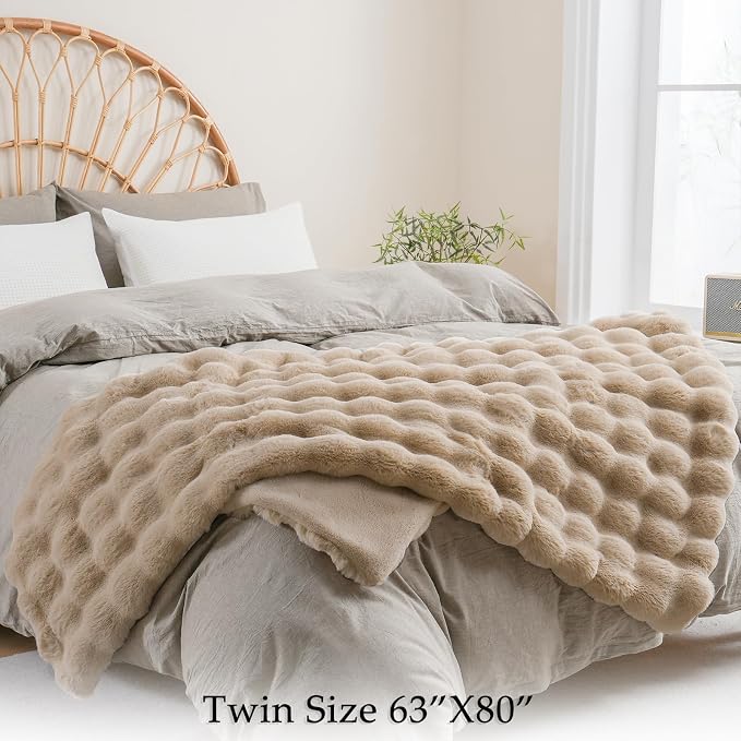 BENVWE Faux Fur Throw Blanket for Couch Bed - Image 2