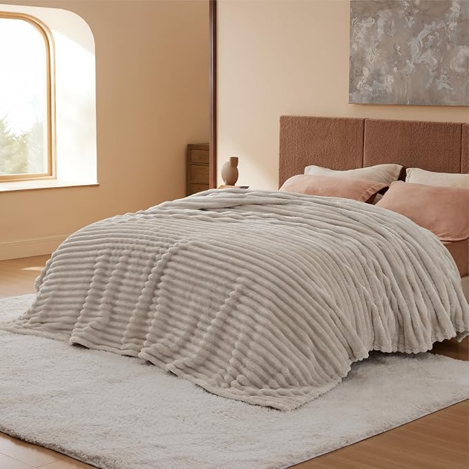 Bedsure Soft Full Size Fleece Blankets - Image 9