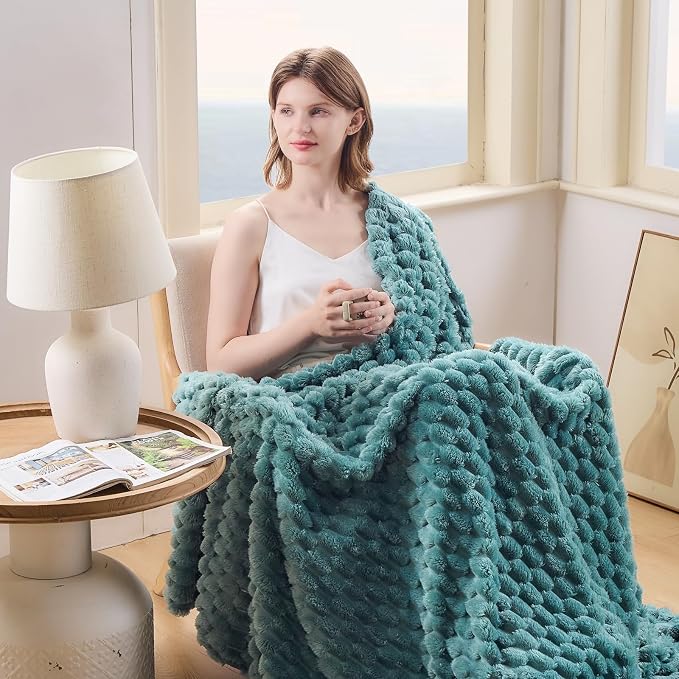 NEWCOSPLAY Fleece Clouds Cozy Queen Blanket - Image 4