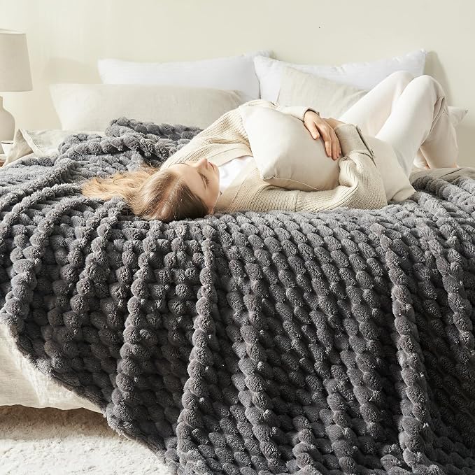 NEWCOSPLAY Fleece Clouds Cozy Twin Blanket - Image 3