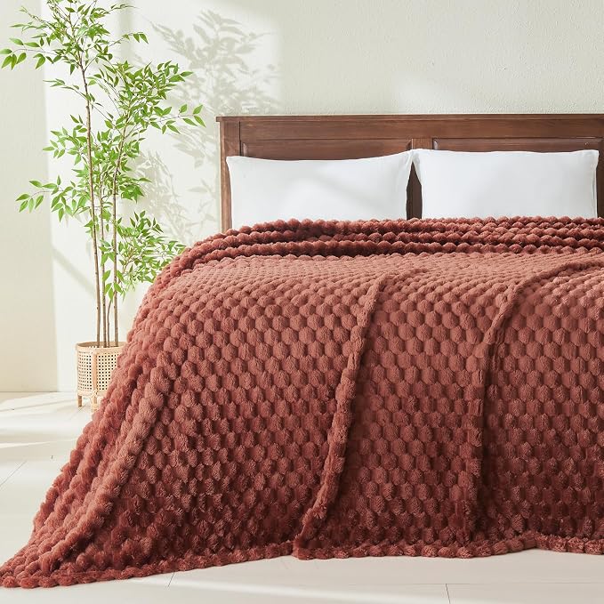 NEWCOSPLAY Fleece Clouds Cozy King Blanket - Image 2