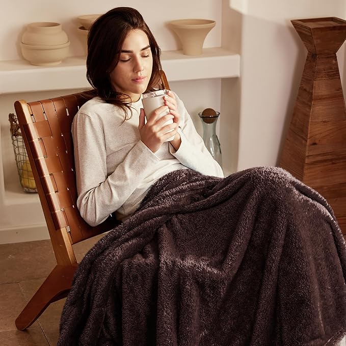 Exclusivo Mezcla Plush Fuzzy Fleece Bed Blanket Twin Size, Super Soft, Fluffy and Warm Blankets, Suitable for All Seasons (Coffee, 90x66 Inches)