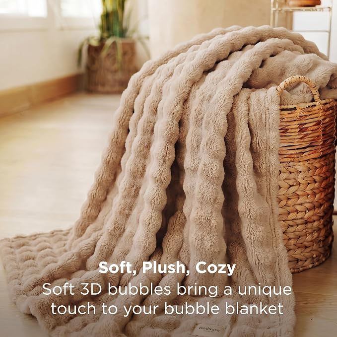 Bedsure 3D Fleece Bubble Blanket - Image 3