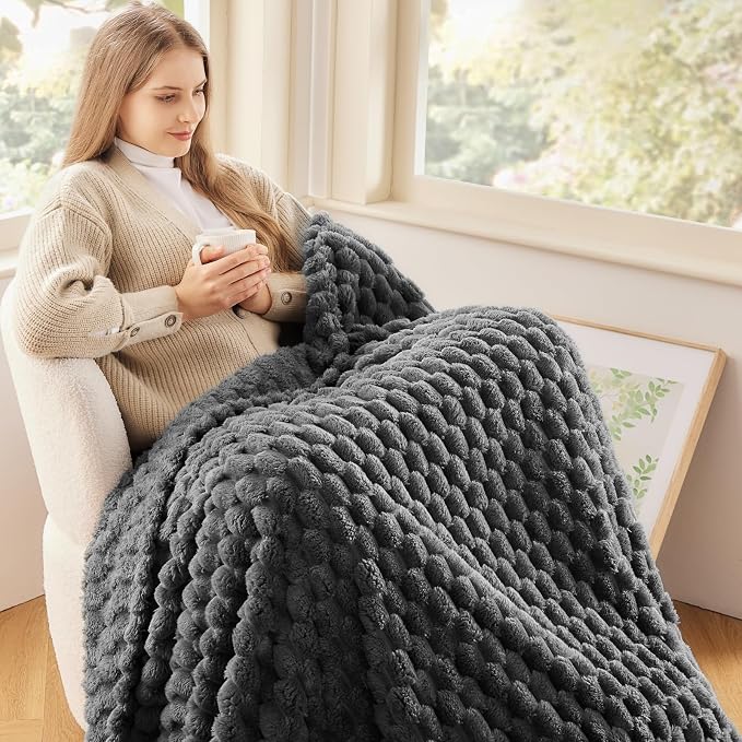 NEWCOSPLAY Fleece Clouds Cozy King Blanket - Image 4