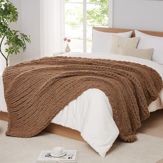L'AGRATY Chunky Knit Throw Blanket by LAGRATY