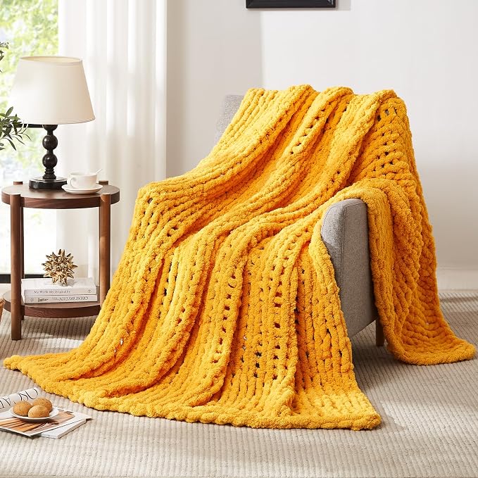 L'AGRATY Chunky Knit Throw Blanket by LAGRATY