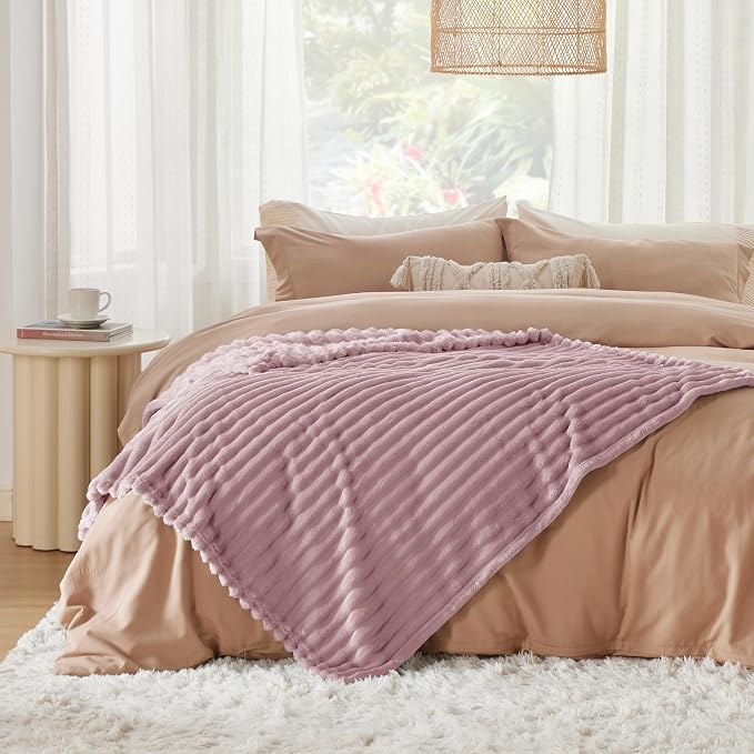 Bedsure Soft Pink Throw Blanket - Image 9