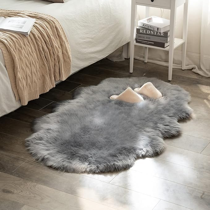 MIULEE Fluffy Area Rug 3x5 ft Faux Fur Sheepskin Rug by MIULEE