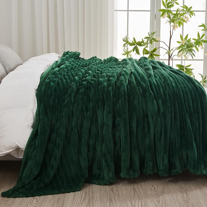 NEWCOSPLAY Fleece Ribbed Cozy King Blanket - Image 4