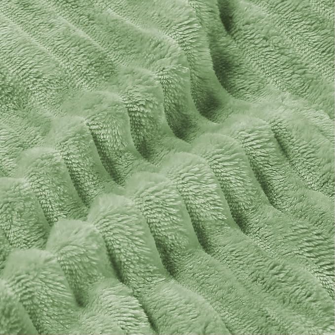 BEDELITE 3D Ribbed Apple Green Fleece Throw Blanket - Image 3