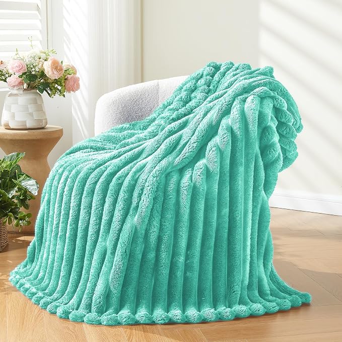 NEWCOSPLAY Fleece Ribbed Cozy Queen Blanket - Image 9
