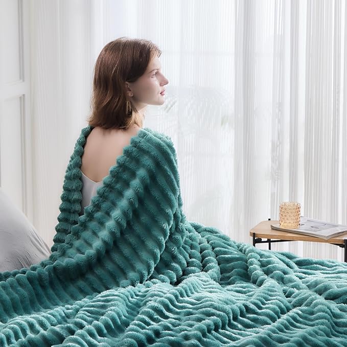 NEWCOSPLAY Fleece Ribbed Cozy Twin Blanket - Image 7