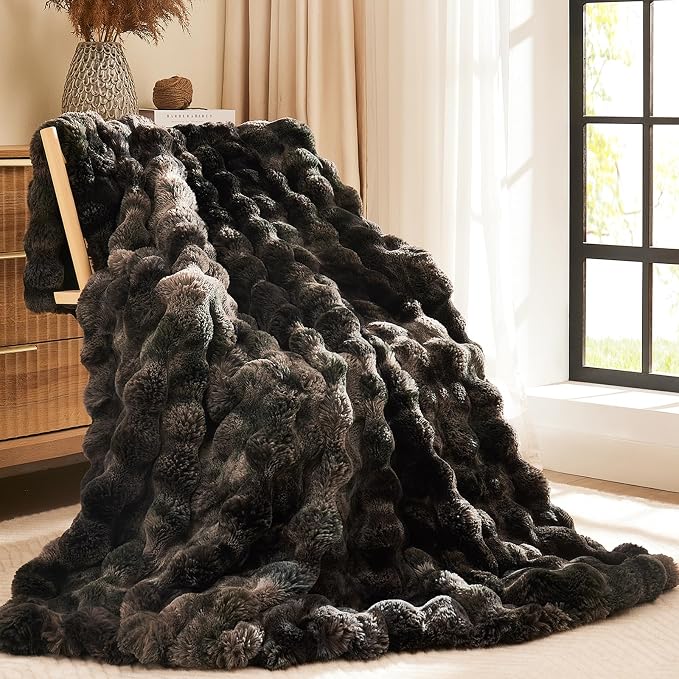 L'AGRATY Faux Rabbit Fur Throw Blanket by LAGRATY