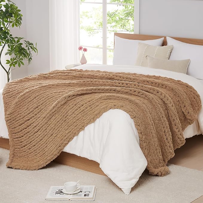 L'AGRATY Chunky Knit Throw Blanket by LAGRATY