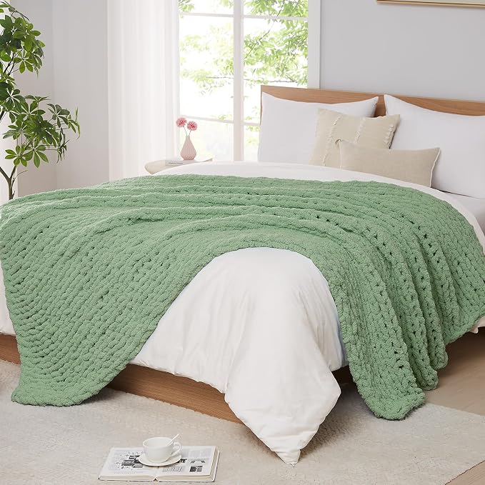 L'AGRATY Chunky Knit Throw Blanket by LAGRATY