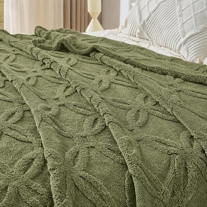 Green Throw Blanket - Image 3