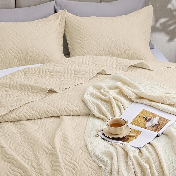 Love's cabin Quilts for Queen Bed Camel Bedspreads Bedding Set - Summer Lightweight Bedspread Comforter - Wave Pattern Bedding Coverlet for All Season - 3 Pieces (1 Quilt, 2 Pillow Shams)