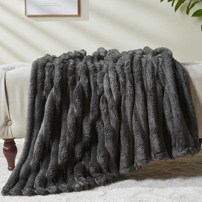 NEWCOSPLAY Fleece Ribbed Cozy Queen Blanket - Image 8