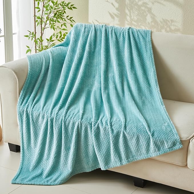 NEWCOSPLAY Super Soft King Blanket Mint Green Premium Silky Flannel Fleece Leaves Pattern Lightweight Bed Blanket All Season Use (Mint Green, King(90"x110"))