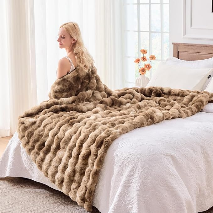 BENVWE Fluffy Faux Fur Throw Blanket - Image 5