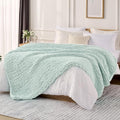 L'AGRATY Chunky Knit Throw Blanket by LAGRATY