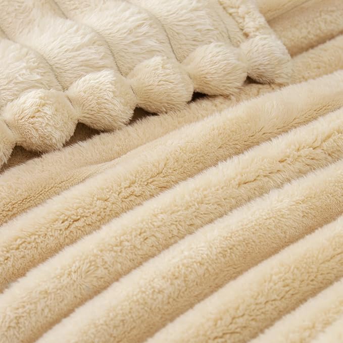Exclusivo Mezcla Striped Queen Size Fleece Blanket - Image 4