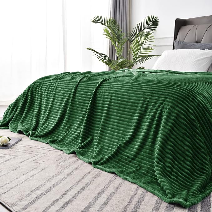 BEDELITE Ribbed Jacquard Dark Green King Size Blankets by BEDELITE