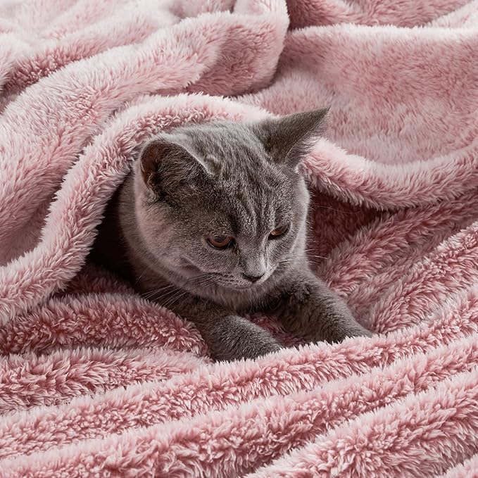 Exclusivo Mezcla Plush Fuzzy Fleece Bed Blanket King Size, Super Soft, Fluffy and Warm Blankets, Suitable for All Seasons (Mixed Pink, 90x104 Inches)