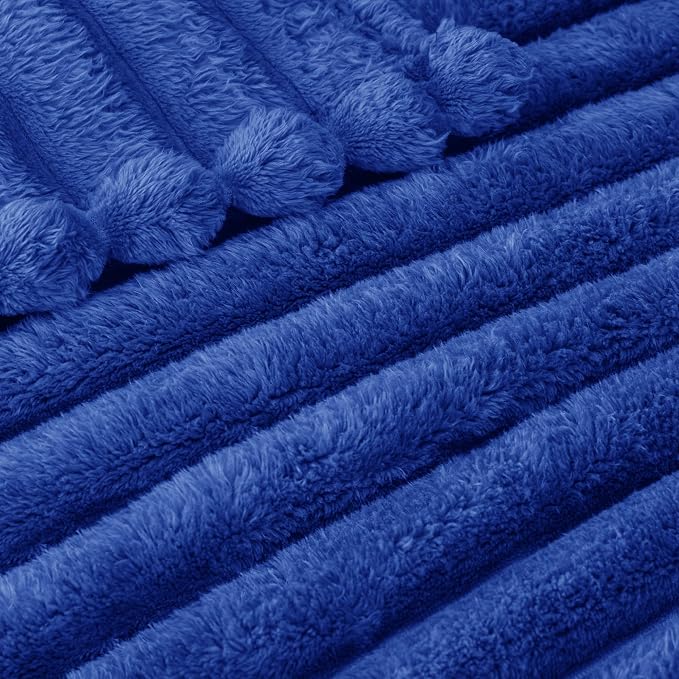 Exclusivo Mezcla Striped Fleece Throw Blanket - Image 4