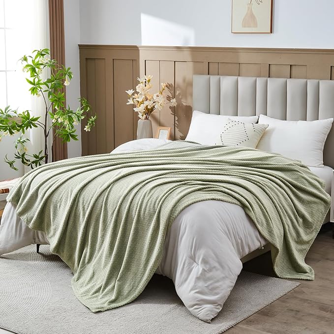 NEWCOSPLAY Super Soft King Blanket Sage Green Premium Silky Flannel Fleece Leaves Pattern Lightweight Bed Blanket All Season Use (Sage Green, King(90"x110"))