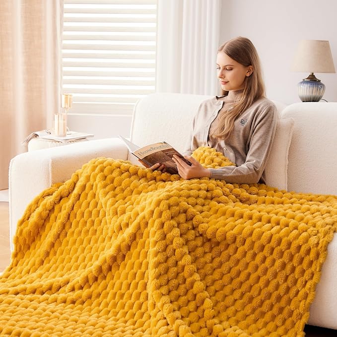 NEWCOSPLAY Fleece Clouds Cozy King Blanket - Image 4