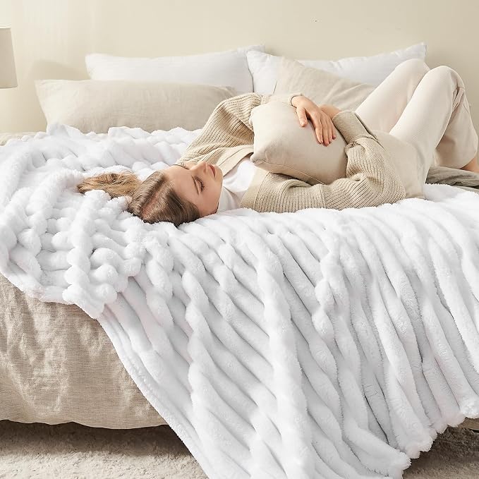 NEWCOSPLAY Fleece Ribbed Cozy Throw Blanket - Image 5