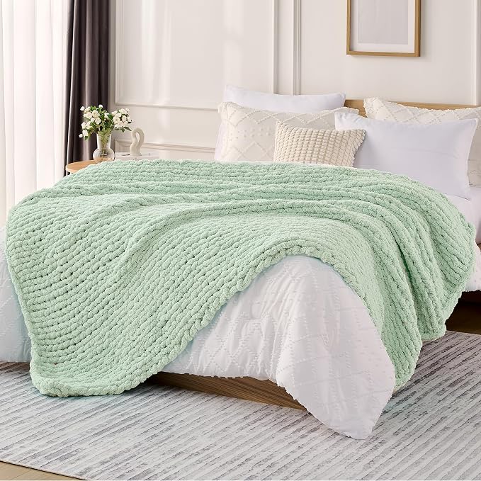 L'AGRATY Chunky Knit Throw Blanket by LAGRATY