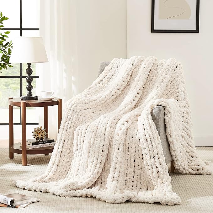 L'AGRATY Chunky Knit Throw Blanket by LAGRATY