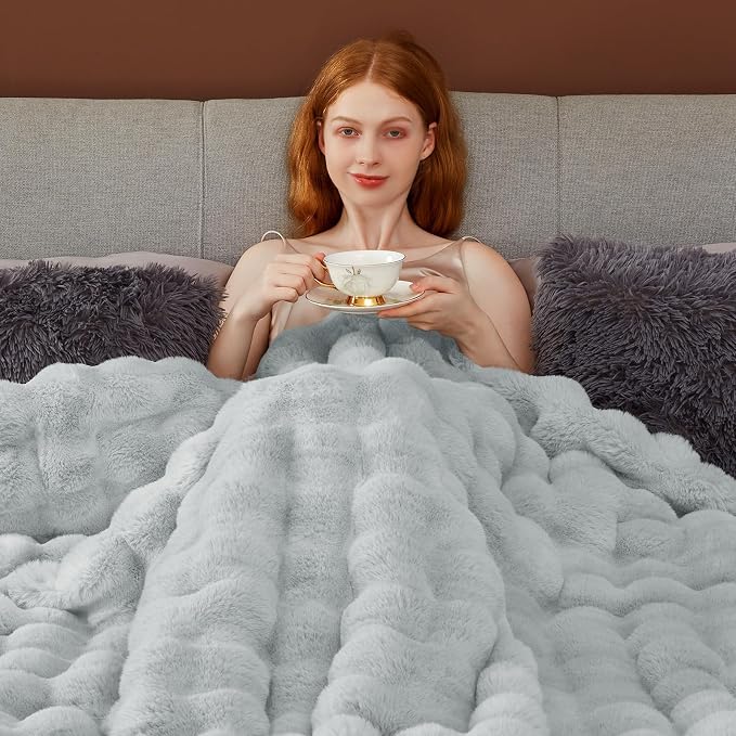 Luxury 1000GSM Faux Rabbit Fur Throw Blanket, Super Heavy Warm Cozy Grey - Image 8