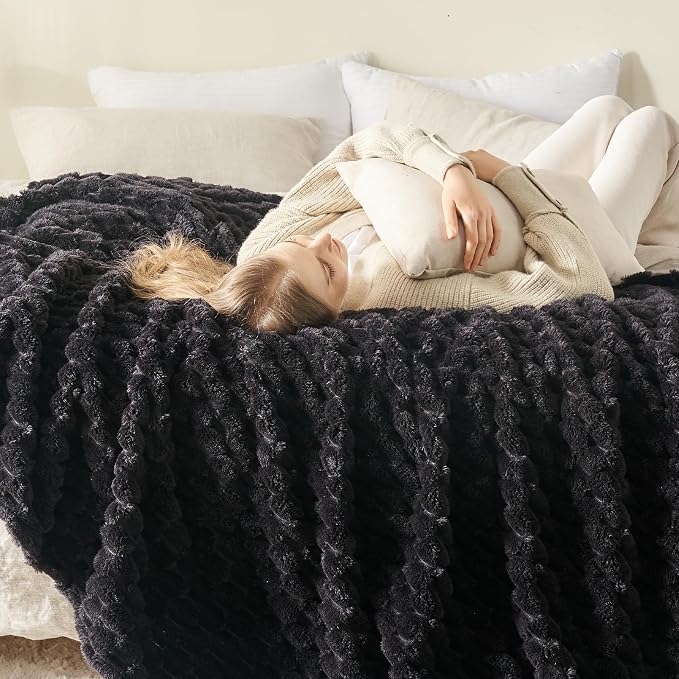 NEWCOSPLAY Fleece Clouds Cozy King Blanket - Image 3