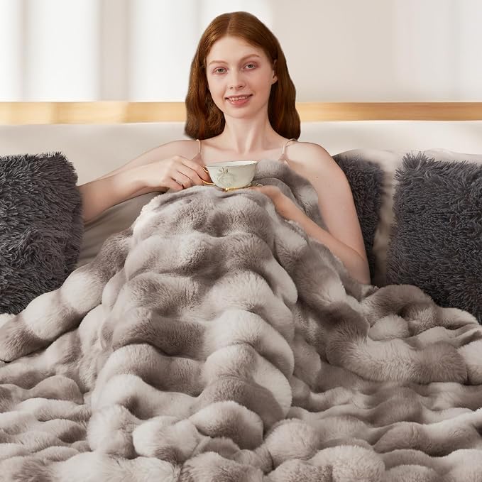 Luxury 1000GSM Faux Rabbit Fur Throw Blanket, Super Heavy Warm Cozy Grey - Image 6