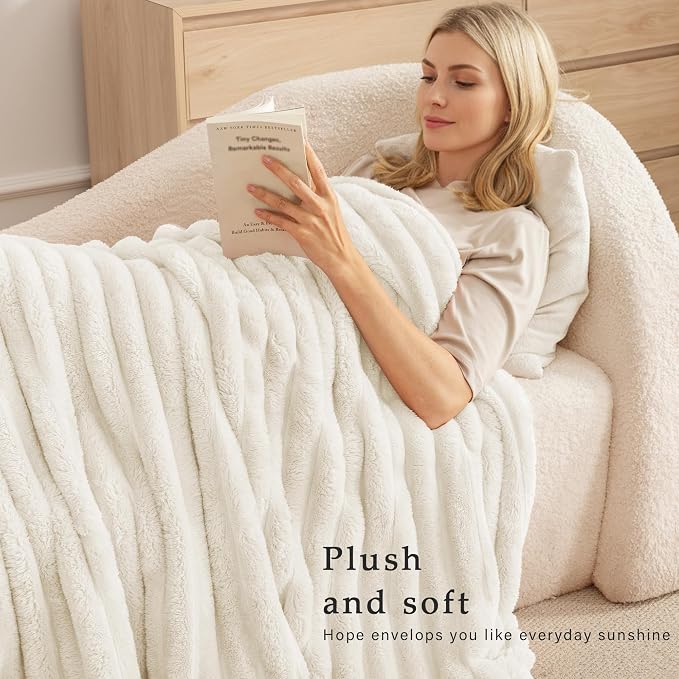 Exclusivo Mezcla Striped Queen Size Fleece Blanket - Image 2